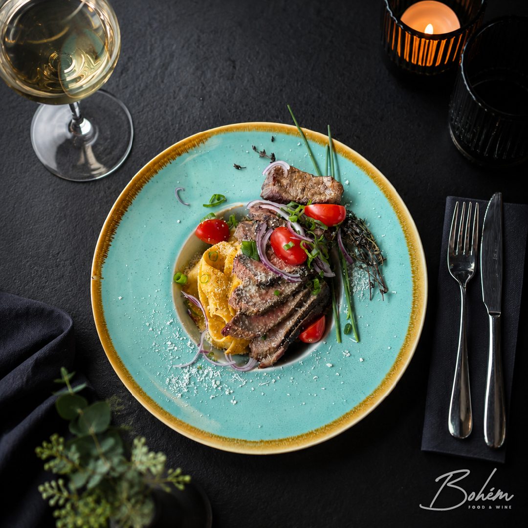 Hovädzí steak s domácimi pappardelle — Bohém Food & Wine